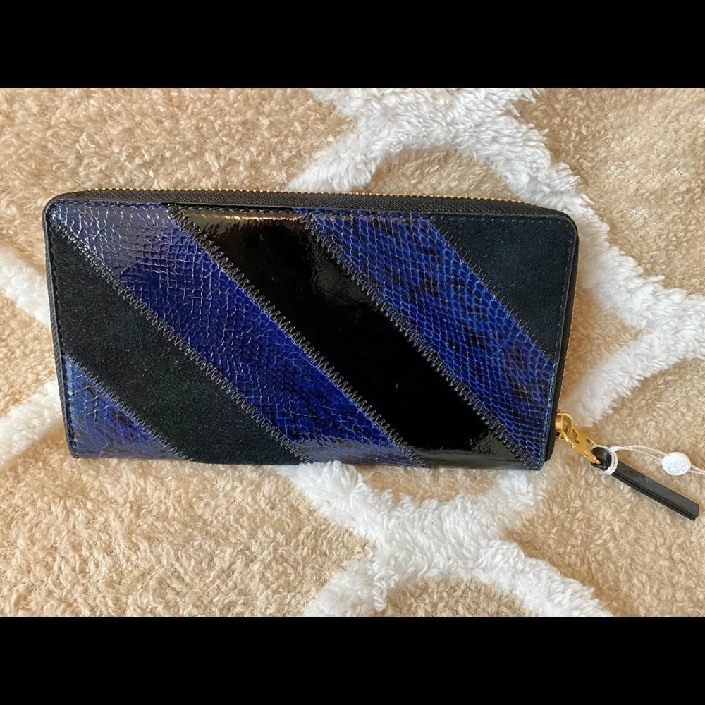 Tory Burch Gemini Embossed Wallet- Final Price